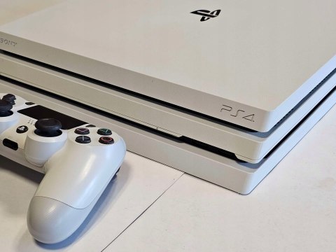 ZADBANA KONSOLA SONY PLAYSTATION 4 PRO 1TB 7216B SOFT 9.0 BIAŁA ! + PAD ZADBANA KONSOLA SONY PLAYSTATION 4 PRO 1TB 7216B SOFT 9.0 BIAŁA ! + PAD