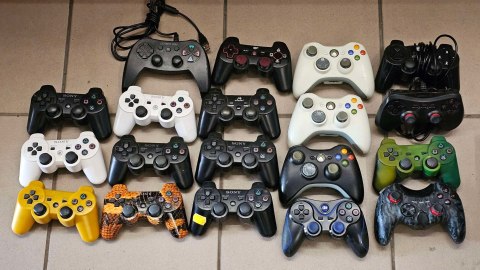 ZESTAW 18 SZTUK USZKODZONYCH PADÓW / KONTROLERÓW PS3 XBOX I INNE ZESTAW 18 SZTUK USZKODZONYCH PADÓW / KONTROLERÓW PS3 XBOX I INNE