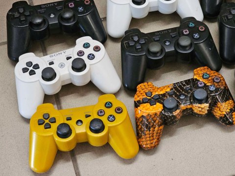 ZESTAW 18 SZTUK USZKODZONYCH PADÓW / KONTROLERÓW PS3 XBOX I INNE ZESTAW 18 SZTUK USZKODZONYCH PADÓW / KONTROLERÓW PS3 XBOX I INNE