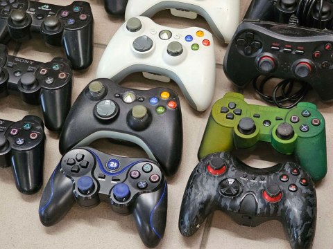 ZESTAW 18 SZTUK USZKODZONYCH PADÓW / KONTROLERÓW PS3 XBOX I INNE ZESTAW 18 SZTUK USZKODZONYCH PADÓW / KONTROLERÓW PS3 XBOX I INNE