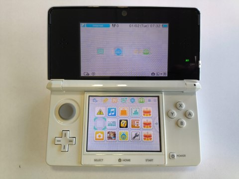 BARDZO ŁADNA KONSOLA NINTENDO 3DS BIAŁA +USB + RYSIK + KARTA PAMIĘCI + ETUI BARDZO ŁADNA KONSOLA NINTENDO 3DS BIAŁA +USB + RYSIK + KARTA PAMIĘCI + ETUI