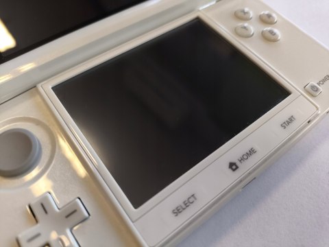 BARDZO ŁADNA KONSOLA NINTENDO 3DS BIAŁA +USB + RYSIK + KARTA PAMIĘCI + ETUI BARDZO ŁADNA KONSOLA NINTENDO 3DS BIAŁA +USB + RYSIK + KARTA PAMIĘCI + ETUI