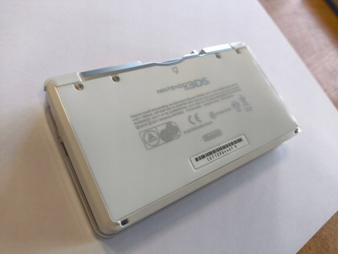 BARDZO ŁADNA KONSOLA NINTENDO 3DS BIAŁA +USB + RYSIK + KARTA PAMIĘCI + ETUI BARDZO ŁADNA KONSOLA NINTENDO 3DS BIAŁA +USB + RYSIK + KARTA PAMIĘCI + ETUI