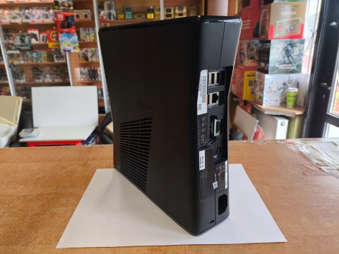 KONSOLA XBOX 360 SLIM 4GB - USZKODZONA KONSOLA XBOX 360 SLIM 4GB - USZKODZONA