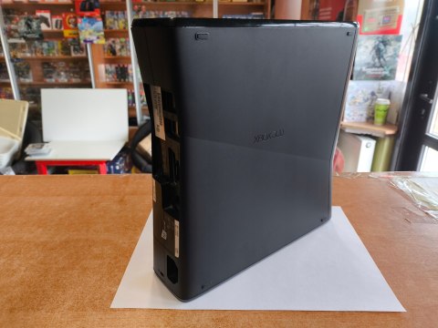 KONSOLA XBOX 360 SLIM 4GB - USZKODZONA KONSOLA XBOX 360 SLIM 4GB - USZKODZONA
