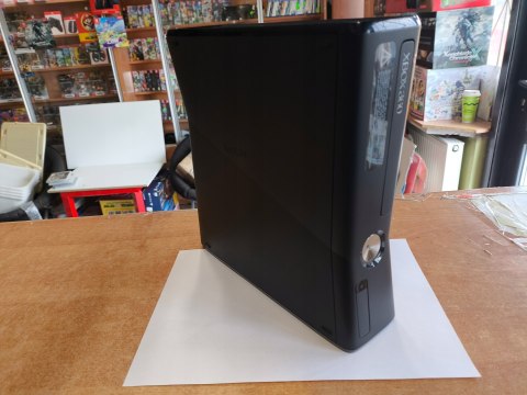 KONSOLA XBOX 360 SLIM 4GB - USZKODZONA KONSOLA XBOX 360 SLIM 4GB - USZKODZONA