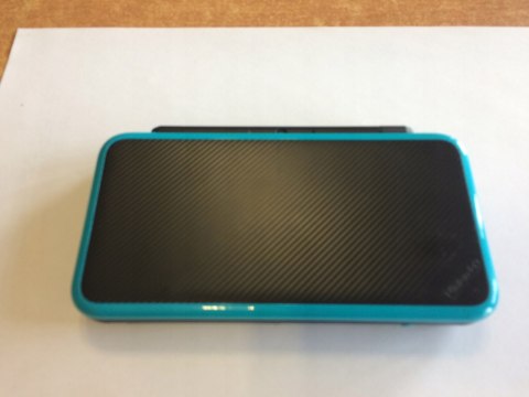 KONSOLA NEW NINTENDO 2DS XL NIEBIESKO-CZARNA + ŁADOWARKA + RYSIK + ETUI KONSOLA NEW NINTENDO 2DS XL NIEBIESKO-CZARNA + ŁADOWARKA + RYSIK + ETUI