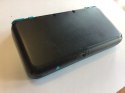 KONSOLA NEW NINTENDO 2DS XL NIEBIESKO-CZARNA + ŁADOWARKA + RYSIK + ETUI
