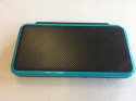 KONSOLA NEW NINTENDO 2DS XL NIEBIESKO-CZARNA + ŁADOWARKA + RYSIK