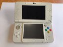 KONSOLA NEW NINTENDO 3DS BIAŁA + USB + RYSIK + COVER PLATE MARIO