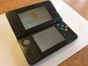 KONSOLA NEW NINTENDO 3DS CZARNA + COVER PLATE POKEMON PIKACHU + USB