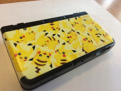 KONSOLA NEW NINTENDO 3DS CZARNA + COVER PLATE POKEMON PIKACHU + USB KONSOLA NEW NINTENDO 3DS CZARNA + COVER PLATE POKEMON PIKACHU + USB