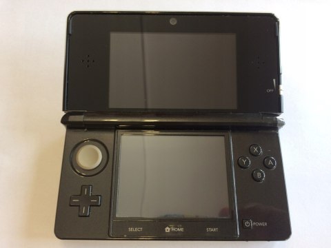 KONSOLA NINTENDO 3DS CZARNA + ŁADOWARKA + RYSIK + KARTA PAMIĘCI KONSOLA NINTENDO 3DS CZARNA + ŁADOWARKA + RYSIK + KARTA PAMIĘCI