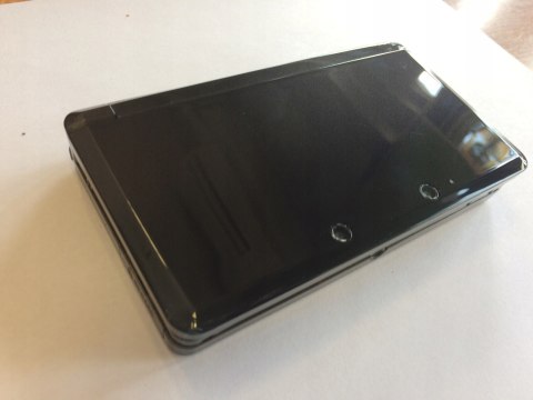 KONSOLA NINTENDO 3DS CZARNA + ŁADOWARKA + RYSIK + KARTA PAMIĘCI KONSOLA NINTENDO 3DS CZARNA + ŁADOWARKA + RYSIK + KARTA PAMIĘCI