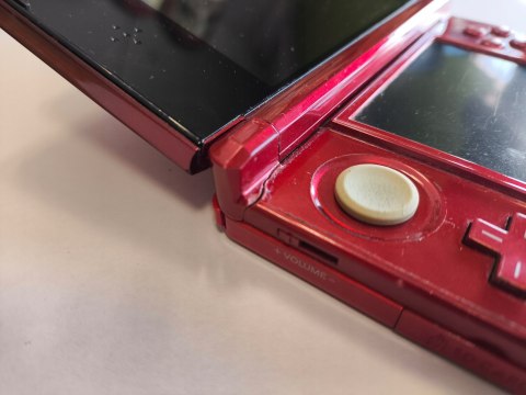 KONSOLA NINTENDO 3DS CZERWONA - USZKODZONA KONSOLA NINTENDO 3DS CZERWONA - USZKODZONA