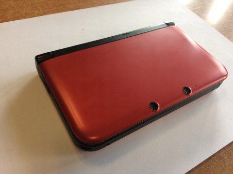 KONSOLA NINTENDO 3DS XL CZERWONA + GRA METAL GEAR SOLID 3 3D KONSOLA NINTENDO 3DS XL CZERWONA + GRA METAL GEAR SOLID 3 3D