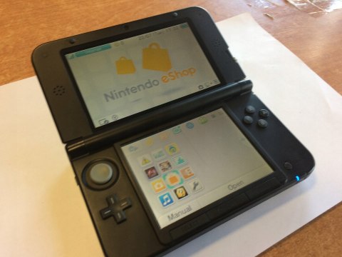 KONSOLA NINTENDO 3DS XL SREBRNO-CZARNA + RYSIK + USB KONSOLA NINTENDO 3DS XL SREBRNO-CZARNA + RYSIK + USB