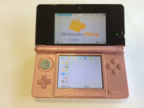 KONSOLA NINTENDO 3DS RÓŻOWA + ŁADOWARKA KONSOLA NINTENDO 3DS RÓŻOWA + ŁADOWARKA