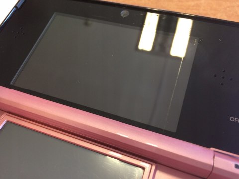 KONSOLA NINTENDO 3DS RÓŻOWA + ŁADOWARKA KONSOLA NINTENDO 3DS RÓŻOWA + ŁADOWARKA