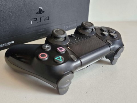 KONSOLA PS4 PLAYSTATION 4 500GB + ORYGIANLNY PAD + 7 GIER KONSOLA PS4 PLAYSTATION 4 500GB + ORYGIANLNY PAD + 7 GIER
