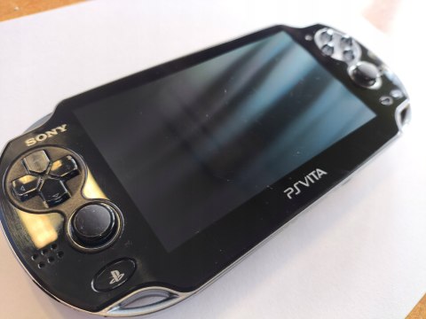 KONSOLA SONY PS VITA OLED WI-FI/3G + KARTA 4GB + ŁADOWARKA KONSOLA SONY PS VITA OLED WI-FI/3G + KARTA 4GB + ŁADOWARKA