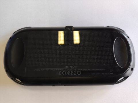 KONSOLA SONY PS VITA OLED WI-FI/3G + KARTA 4GB + ŁADOWARKA KONSOLA SONY PS VITA OLED WI-FI/3G + KARTA 4GB + ŁADOWARKA