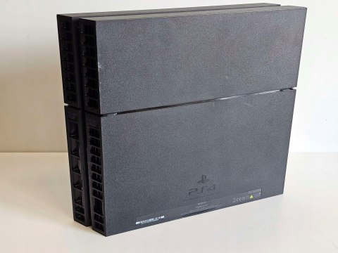 ZADBANA KONSOLA PLAYSTATION 4 500GB 1216A + PAD + 4 GRY ZADBANA KONSOLA PLAYSTATION 4 500GB 1216A + PAD + 4 GRY