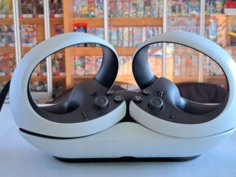 ZADBANE GOGLE SONY PLAYSTATION VR2 PS5 + KONTROLERY + ŁADOWARKA ZADBANE GOGLE SONY PLAYSTATION VR2 PS5 + KONTROLERY + ŁADOWARKA