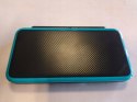 KONSOLA NEW NINTENDO 2DS XL NIEBIESKO-CZARNA + ŁADOWARKA + RYSIK + ETUI