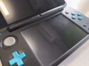 KONSOLA NEW NINTENDO 2DS XL NIEBIESKO-CZARNA + ŁADOWARKA + ZELDA OCARINA 3D