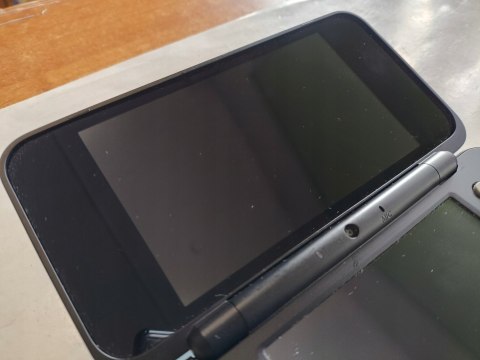 KONSOLA NEW NINTENDO 2DS XL NIEBIESKO-CZARNA + ŁADOWARKA + ZELDA OCARINA 3D KONSOLA NEW NINTENDO 2DS XL NIEBIESKO-CZARNA + ŁADOWARKA + ZELDA OCARINA 3D