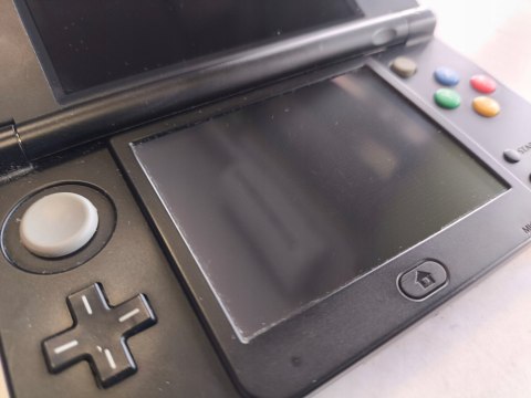 KONSOLA NEW NINTENDO 3DS CZARNA + POKEMON COVER PLATE + ŁADOWARKA KONSOLA NEW NINTENDO 3DS CZARNA + POKEMON COVER PLATE + ŁADOWARKA