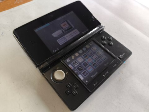 KONSOLA NINTENDO 3DS CZARNA + 14 GIER + ŁADOWARKA KONSOLA NINTENDO 3DS CZARNA + 14 GIER + ŁADOWARKA