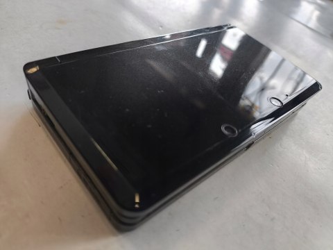 KONSOLA NINTENDO 3DS CZARNA + 14 GIER + ŁADOWARKA KONSOLA NINTENDO 3DS CZARNA + 14 GIER + ŁADOWARKA