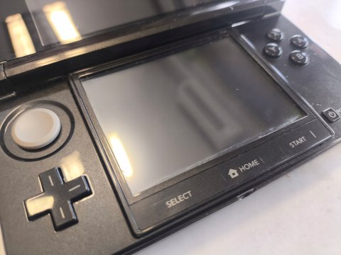 KONSOLA NINTENDO 3DS CZARNA + ETUI + USB + RYSIK KONSOLA NINTENDO 3DS CZARNA + ETUI + USB + RYSIK