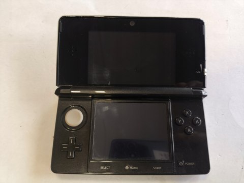 KONSOLA NINTENDO 3DS CZARNA + PUDEŁKO + ŁADOWARKA + DOCK + RYSIK KONSOLA NINTENDO 3DS CZARNA + PUDEŁKO + ŁADOWARKA + DOCK + RYSIK