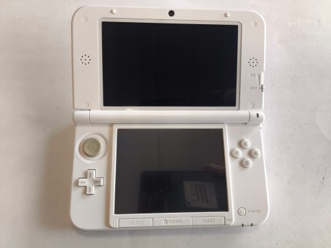 KONSOLA NINTENDO 3DS XL BIAŁA + RYSIK + ETUI + KARTA PAMIĘCI + ŁADOWARKA KONSOLA NINTENDO 3DS XL BIAŁA + RYSIK + ETUI + KARTA PAMIĘCI + ŁADOWARKA