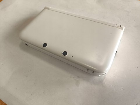 KONSOLA NINTENDO 3DS XL BIAŁA + RYSIK + ETUI + KARTA PAMIĘCI + ŁADOWARKA KONSOLA NINTENDO 3DS XL BIAŁA + RYSIK + ETUI + KARTA PAMIĘCI + ŁADOWARKA
