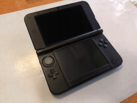 KONSOLA NINTENDO 3DS XL NIEBIESKA + ŁADOWARKA KONSOLA NINTENDO 3DS XL NIEBIESKA + ŁADOWARKA