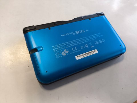 KONSOLA NINTENDO 3DS XL NIEBIESKA + ŁADOWARKA KONSOLA NINTENDO 3DS XL NIEBIESKA + ŁADOWARKA