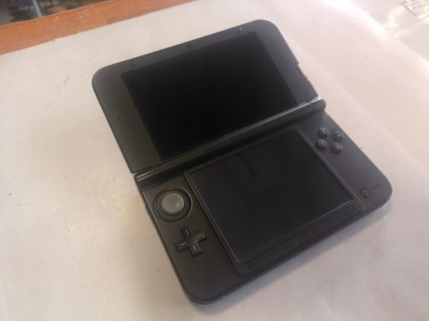 KONSOLA NINTENDO 3DS XL NIEBIESKA + ŁADOWARKA KONSOLA NINTENDO 3DS XL NIEBIESKA + ŁADOWARKA
