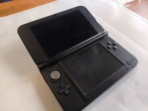 KONSOLA NINTENDO 3DS XL NIEBIESKA + RYSIK + PUDEŁKO + USB KONSOLA NINTENDO 3DS XL NIEBIESKA + RYSIK + PUDEŁKO + USB