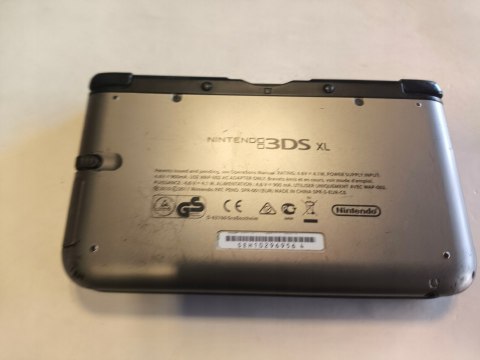 KONSOLA NINTENDO 3DS XL SREBRNO-CZARNA + RYSIK + ETUI KONSOLA NINTENDO 3DS XL SREBRNO-CZARNA + RYSIK + ETUI