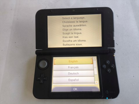KONSOLA NINTENDO 3DS XL SREBRNO-CZARNA + RYSIK + PUDEŁKO KONSOLA NINTENDO 3DS XL SREBRNO-CZARNA + RYSIK + PUDEŁKO