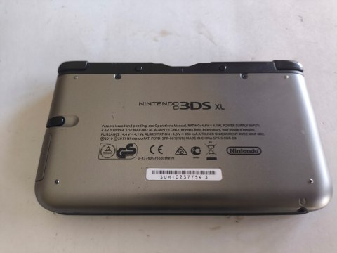 KONSOLA NINTENDO 3DS XL SREBRNO-CZARNA + RYSIK + PUDEŁKO KONSOLA NINTENDO 3DS XL SREBRNO-CZARNA + RYSIK + PUDEŁKO