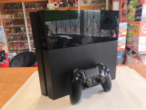 KONSOLA PLAYSTATION 4 500GB 1116A + ORYGINALNY PAD KONSOLA PLAYSTATION 4 500GB 1116A + ORYGINALNY PAD