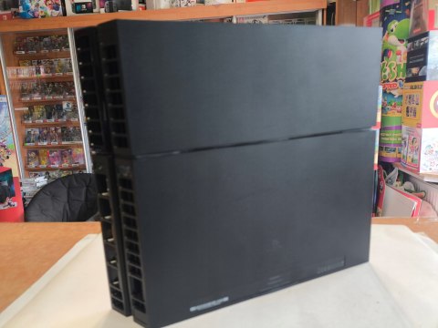 KONSOLA PLAYSTATION 4 500GB 1116A + ORYGINALNY PAD KONSOLA PLAYSTATION 4 500GB 1116A + ORYGINALNY PAD