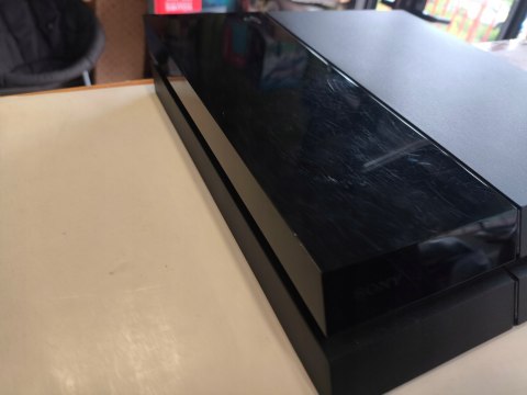 KONSOLA PLAYSTATION 4 500GB 1116A + ORYGINALNY PAD KONSOLA PLAYSTATION 4 500GB 1116A + ORYGINALNY PAD
