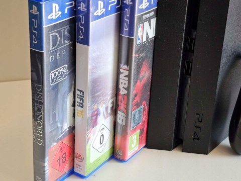 KONSOLA PLAYSTATION 4 500GB + ORYGINALNY PAD + 3 GRY KONSOLA PLAYSTATION 4 500GB + ORYGINALNY PAD + 3 GRY