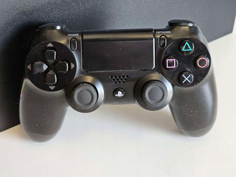 KONSOLA PLAYSTATION 4 500GB + ORYGINALNY PAD + 3 GRY KONSOLA PLAYSTATION 4 500GB + ORYGINALNY PAD + 3 GRY